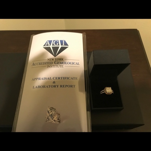 Engagement ring over 3 Carat Center stone 💍 - Picture 3 of 5